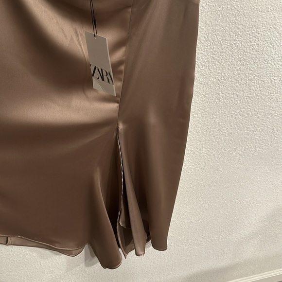 New Zara -LINE SILHOUETTE SATIN EFFECT SKIRT - Picture 5 of 8